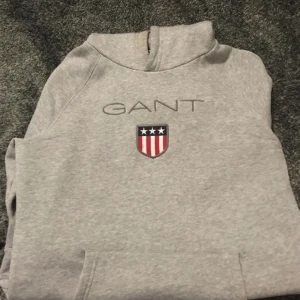  - Gant tjocktröja, super fin och jätte skön, köparen står för frakten, pris kan diskuteras 😊💕 äkta såklart 