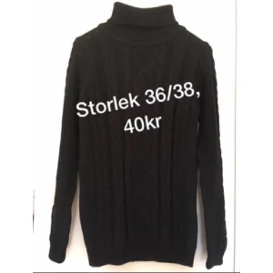  - Stickad polotröja, storlek M. 