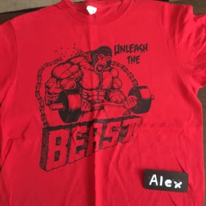  - Random tröja köpt på nätet Använd 1 gång Priset är ej satt i sten. Möjlighet för meetup i Stockholm och kan skickas på köparens bekostnad. Om mer bilder önskas, skicka ett PM :)