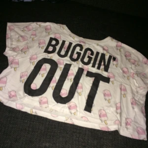  - skit gulliga magtröja med glass på 