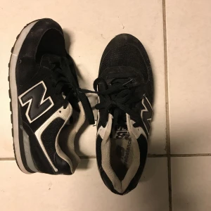  - Svartvita newbalance