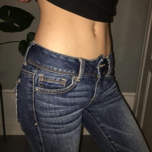  - Bootcut jeans från American Eagle med mönstrade fickor ❤️