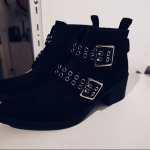  - Supersnygga men tyvärr för små för mig • Endast använda  en gång • kan mötas i Huddinge  • Med frakt +30kr