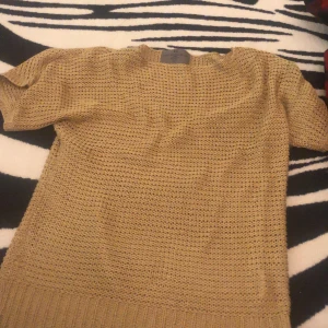 stickad kortärmad - ihålig,  köparen står för frakt