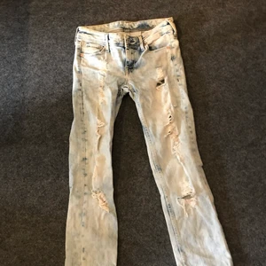 Håliga jeans  - Slitna ljusblåa
