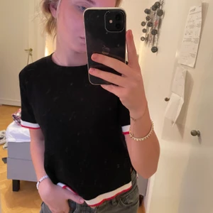 Stickad tröja zara - Stickad t shirt från zara i mycket bra skick!             Köparen står för frakt😊 