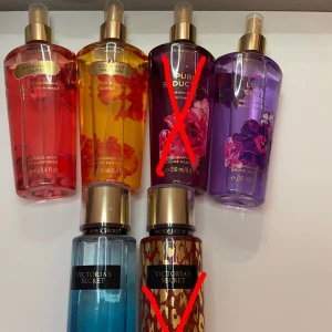 Victoria secret - 4 st 250 ml Victoria secret parfym.3 av de testade och knappt använda, Aqua kiss ungefär använt 1/7 del. 40kr/ st ,Aqua kiss 35kr. 3 st 60 ml Victoria secret parfym. Endast testade typ 3 gånger. 25kr/ st. Eller alla för 250kr ( OBS: frakt ingår ej ) dofter finns i hashtaggen.