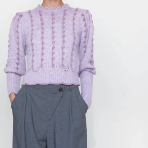 Topp från zara - Helt slutsåld stickadtopp/tröja från zara! Aldrig använd med lapparna kvar. Så fin! (Köparen står för frakt)