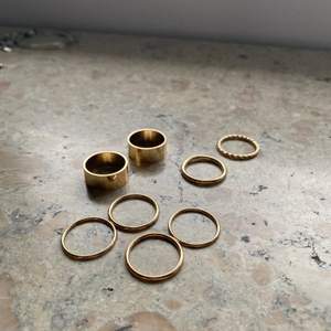 Guldfärgade ringar, ej äkta ✨ 5kr styck eller 20kr för alla! Frakt tillkommer 💛