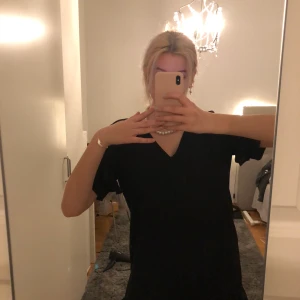 Klänning😇 - Säljer min klänning från zara🖤skriv om du har någon fundering 