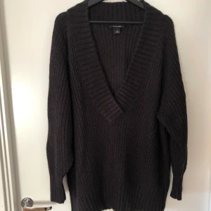 Stickad tröja från Monki  - Svart stickad tröja från Monki i storlek XS. Använd en gång. 