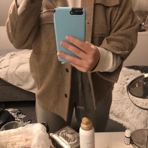 hej! skjort jacka från zara toppen skick - säljer min short jacka ifrån zara, jötte fin och jötte fint skick!