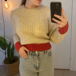 Zara stickad tröja🧚🏼‍♀️💕⭐️😜 - Stickad tröja från zara⭐️Bara använt den 1 gång, så den är nästan som ny. Den sticks INTE ! Mycket skönt material 💕jag står för frakten ;) Storlek S men passar också en M 🧚🏼‍♀️