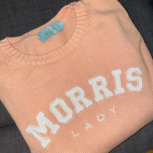Morris sweatshirt - Fin stickad sweatshirt från Morris. Köpt för 1300kr. Str S. Använt sparsamt. 350kr men pris kan diskuteras! Skriv privat för fler bilder! Frakt tillkommer.
