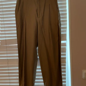 Byxor ifrån ZARA - Aldrig använda byxor från ZARA,