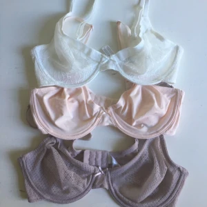  - Aldrig använda bh:ar i skönt material. Små i storleken vilket gör att de tyvärr var för små för mig :/ passar troligen en C-kupa bättre. 