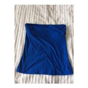  - Simple, klassisk top, passar till vanliga jeans samt vita byxor.