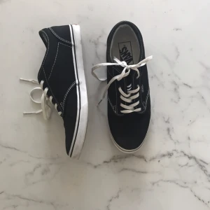  - Vans i modellen Atwood! Endast använda en gång så praktiskt taget som nya. Köparen står för frakt🌹✨🌹✨