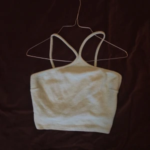  - Baby-blå korsad top från ginatricot, använd 3 gånger. 