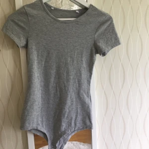  - Enkel och bekväm body från lager 157 i storlek XS🌹väldigt enkel men även snygg och går att matcha till allt, använd en gång🌹