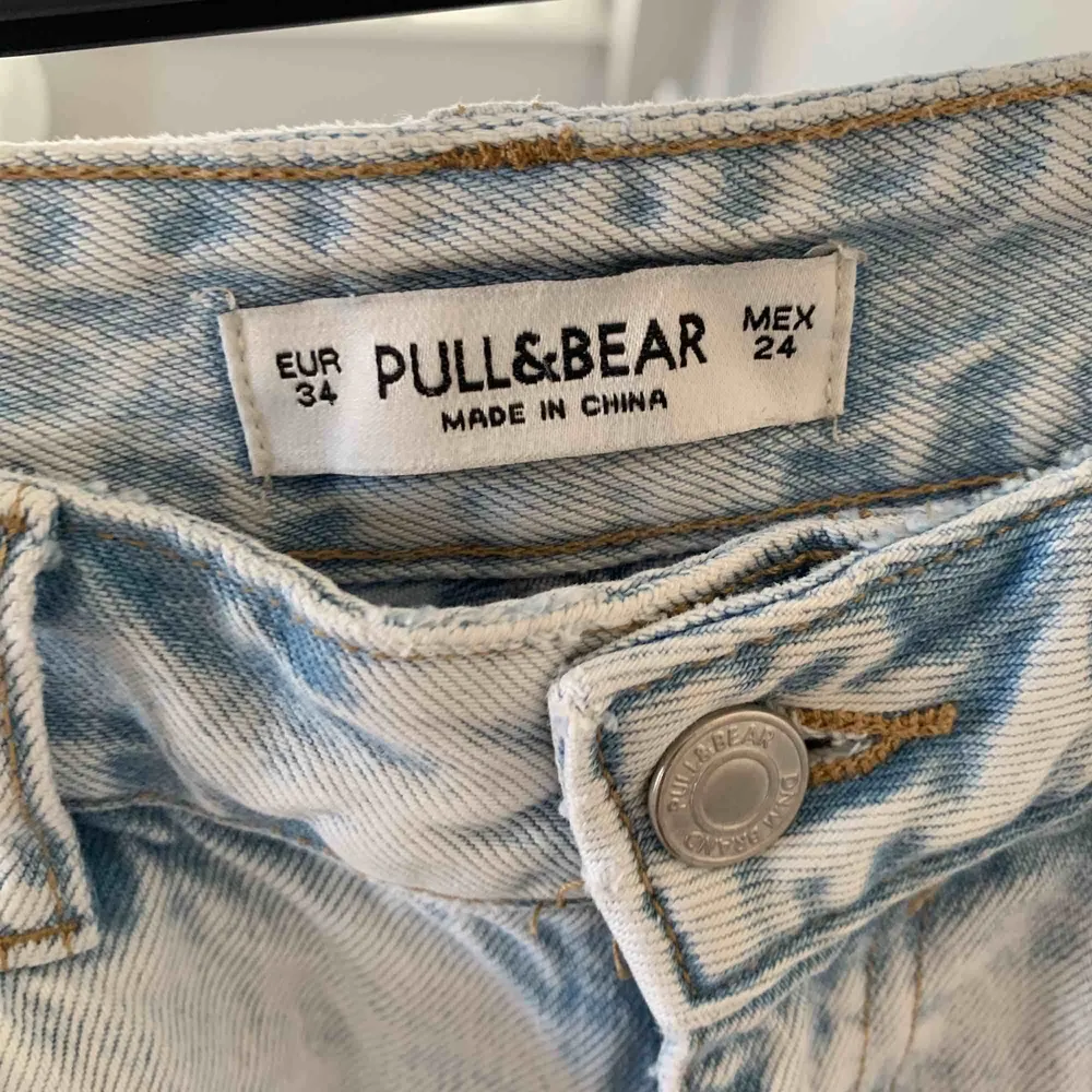 Jeans shorts från pull & bear . Shorts.