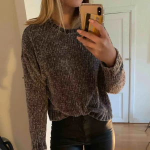  - Mysig och varm tröja från Pull&Bear 💕  Frakt ingår ej!!