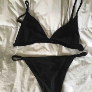  - Säljer denna populära bikini från zaful! Underdelen är highwaist med hög skurning över höfterna 💫 frakt ingår!