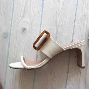  - Nya sandaler från hm. Oanvända. Säsongens. Nypris 400 Storlek 39