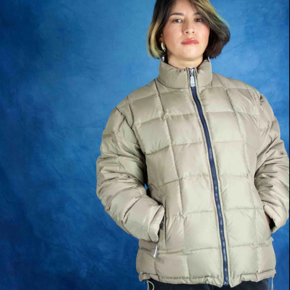 Natural down puffer jacket in olive green size S-M SIZE Label: 38, fits best M or loose S Model: 160/S-M Measurements: length: 66 cm pit to pit: 56 cm Free shipping . Jackor.