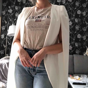  - Superfin cape från boohoo. Säljer pga ej min stil längre. Köpare står för frakt