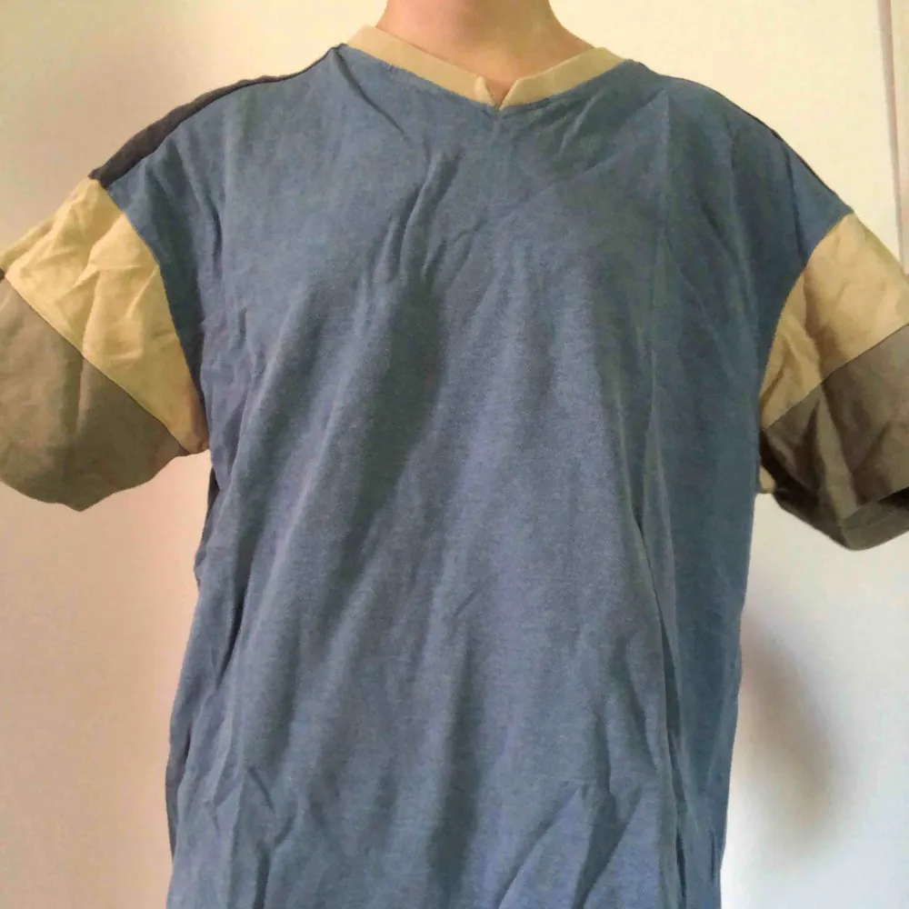 Vintage oversized t-shirt i normalt begagnat skick😍 Herr-t-shirt men är också snygg att bara ha som oversized.. T-shirts.