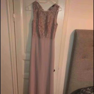  - Klänning till bröllop/förlovning från ASOS använd en gång
