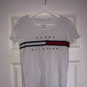  - Superfin Tommy Hilfiger tröja som säljes då den tyvärr är för liten, är vanligtvis S-M! Tar betalning via swish och fraktar mot betalning 