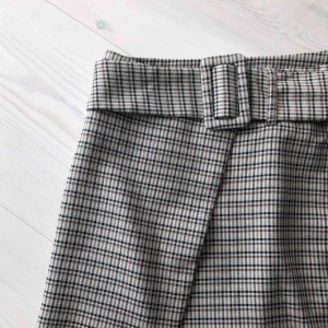  - Söt kjol i höstiga färger. Frakt endast 30 kr!