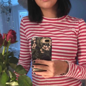  - Vit/rosa randig långärmad tröja från na-kd🌸 bra skick. Frakt inkluderat i priset