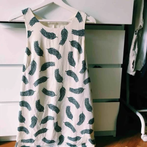  - Klänning från H&M i storlek 38. Pris ICKE inkl frakt