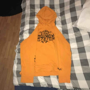  - Oversize hoodie från hm. Lite fläckar på höger arm.  Storlek: S Pris: 20kr Frakt: 72kr Totalt: 82kr 