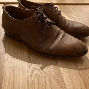 Bruna fin skor från Legend