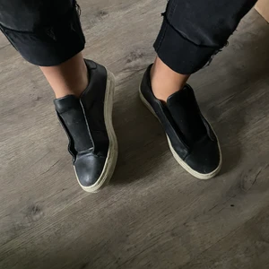 Svarta sneakers från Wera  - Köpta för ungefär 1100 kr för cirka 1 år sen