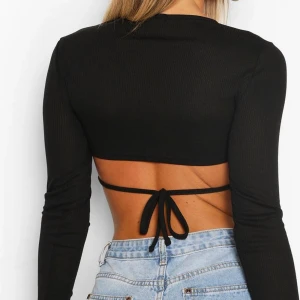 Topp - Super snygg tröja, aldrig använd då den inte passar min kropps byggnad 