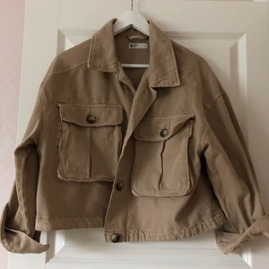 Gina tricot jacka - Använd 3 gånger. För stor på mig 