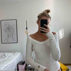  - Söt ribbstickad topp från Gina Tricot