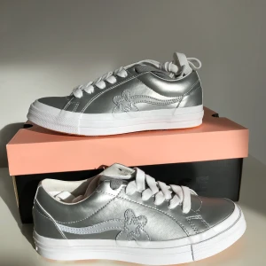 Converse Golf Le Fleur Metallic Silver - Storlek: 37,5 (passar 38) condition: 10/10 (HELT OANVÄNDA) Allt OG följer med.