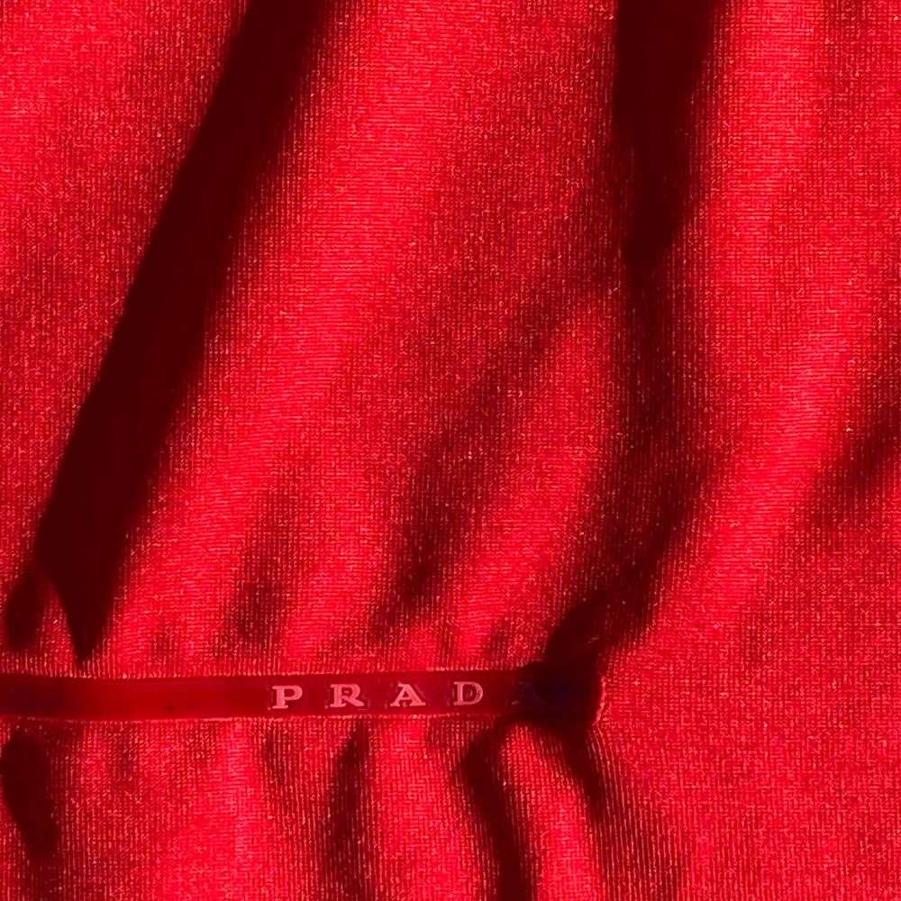 Vintage Bootleg prada T-shirt från humana, väldigt bra skick!. T-shirts.