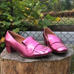 Rosa skor  - Säljer mina favorit skor. Aldrig använd. Frakt tillkommer💕🥰Skorlek 36