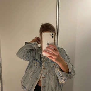Jeansjacka vintage - 🤎 Jeansjacka köpt vintage. Storlek: S/M.🤎 💌Fraktar: Måndagar & torsdagar. 