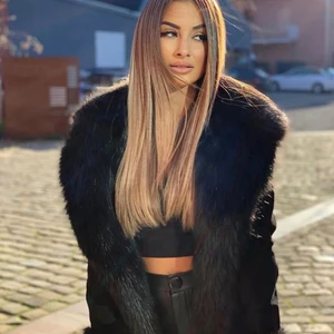 Kappa med päls  - Populär kappa med pälsdetaljer från DM retro i storlek S. Nyskick, alla lappar kvar. Band medföljer som knyts vid midjan. Nypris:2000kr