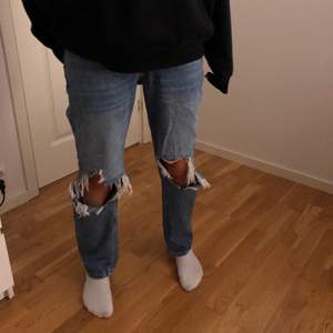 Jeans från Gina som inte säljs längre💕💕 bra skick och passar någon som är runt 160-165 om man vill ha de långa❤️