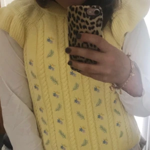 Bud - Bud på min fina stickade topp från zara som är HELT slutsåld!! Andvänd 1 gång!🤗🤗! Bud-370