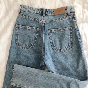  - I princip oanvända mom jeans från Monki (modell Kimono). Superfina men tyvärr för små för mig!